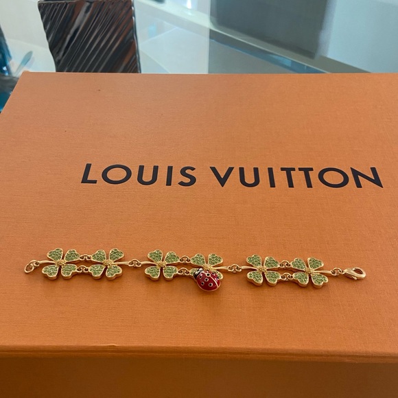 Oscar de la Renta Clover Bracelet & Earrings - Picture 9 of 17